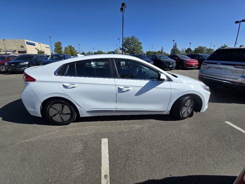 Used 2021 Hyundai Ioniq SE FWD image 17