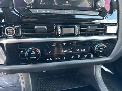 Used 2024 Nissan Pathfinder SV image 16