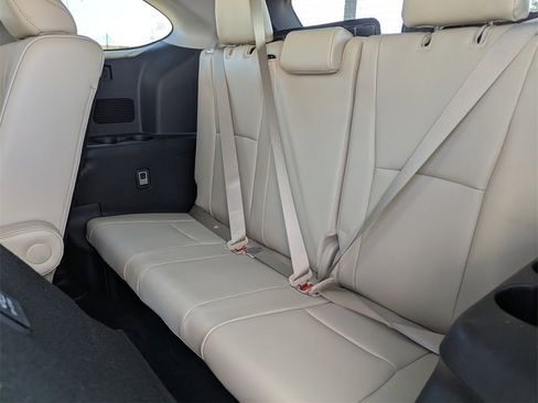 Used 2021 Toyota Highlander Limited image 18