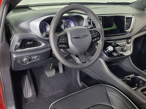 New 2026 Chrysler Pacifica Limited w/ S Appearance Package image 14