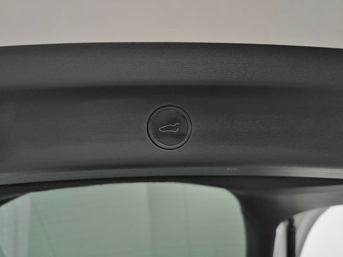 Used 2025 Tesla Model Y Long Range AWD/4WD image 6