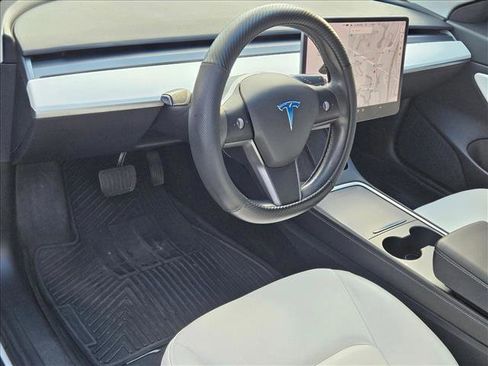 Used 2021 Tesla Model 3 Standard Range Plus image 7
