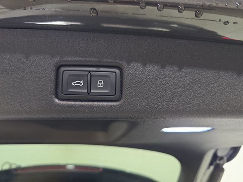 Used 2025 Audi Q5 Premium Plus w/ Premium Plus AWD/4WD image 16