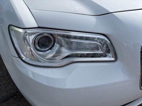 Used 2017 Chrysler 300 C image 8