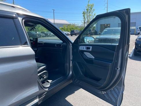 Used 2021 Ford Explorer Platinum w/ Equipment Group 601A AWD/4WD image 8