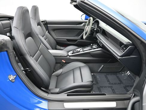 Used 2025 Porsche 911 Carrera image 7