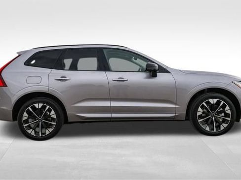 Used 2026 Volvo XC60 B5 Plus w/ Climate Package PRO AWD/4WD image 4