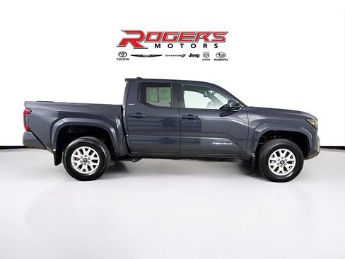 Certified 2025 Toyota Tacoma SR5 AWD/4WD image 14