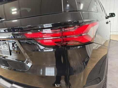 Used 2023 Chevrolet Traverse LT w/ LPO, Floor Liner Package AWD/4WD image 16