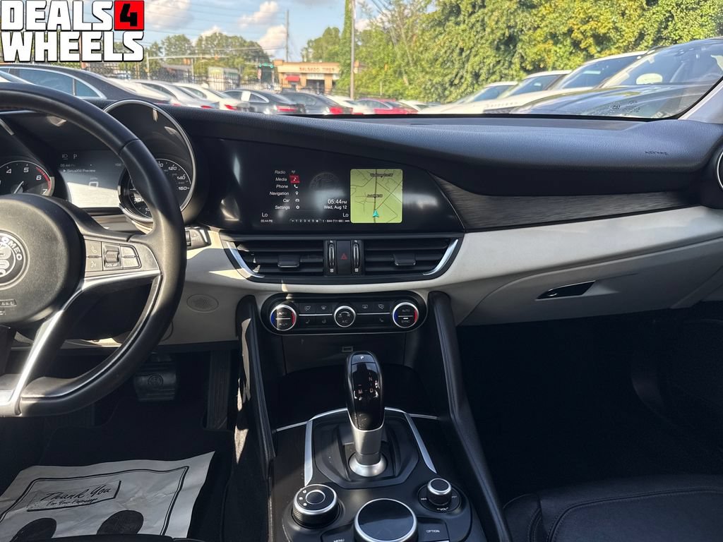 Used 2018 Alfa Romeo Giulia AWD image 17