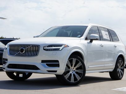 New 2025 Volvo XC90 T8 Plus w/ Protection Package Premier