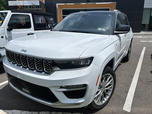 Used 2023 Jeep Grand Cherokee Summit w/ Luxury Tech Group V AWD/4WD image 3