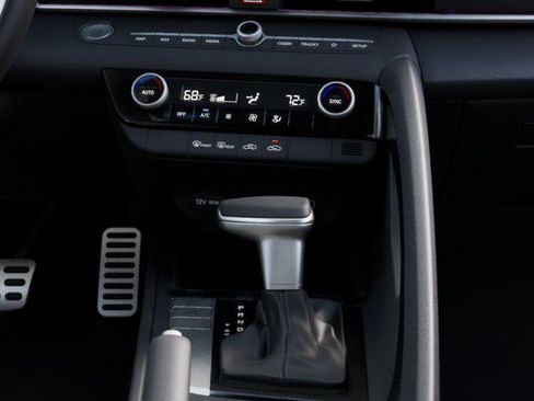 New 2025 Hyundai Elantra SEL image 16