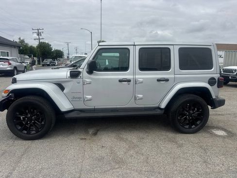 Used 2023 Jeep Wrangler Unlimited Sahara w/ Cold Weather Group AWD/4WD image 8