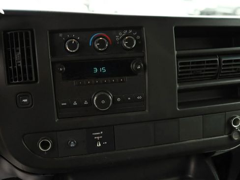 Used 2013 Chevrolet Express 2500 image 19