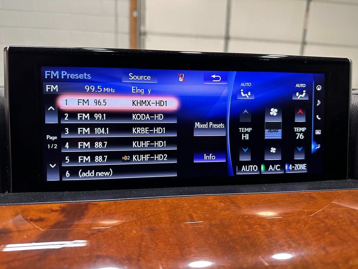 Used 2016 Lexus LX 570 4WD w/ Luxury Package image 44