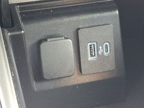 Certified 2023 Ford Explorer Limited w/ Limited Technology Package image 27