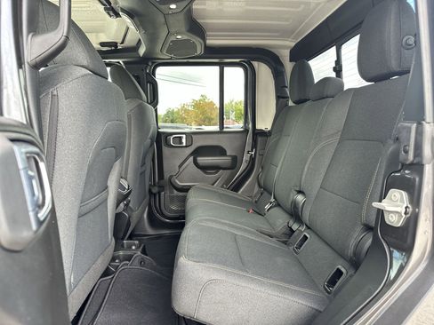 Used 2024 Jeep Gladiator Sport image 22