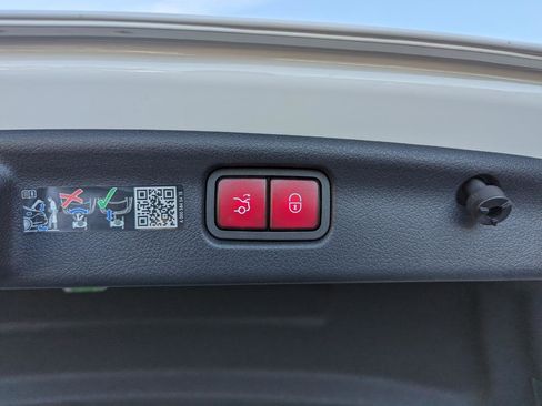 Used 2024 Mercedes-Benz C 300 4MATIC Sedan image 45