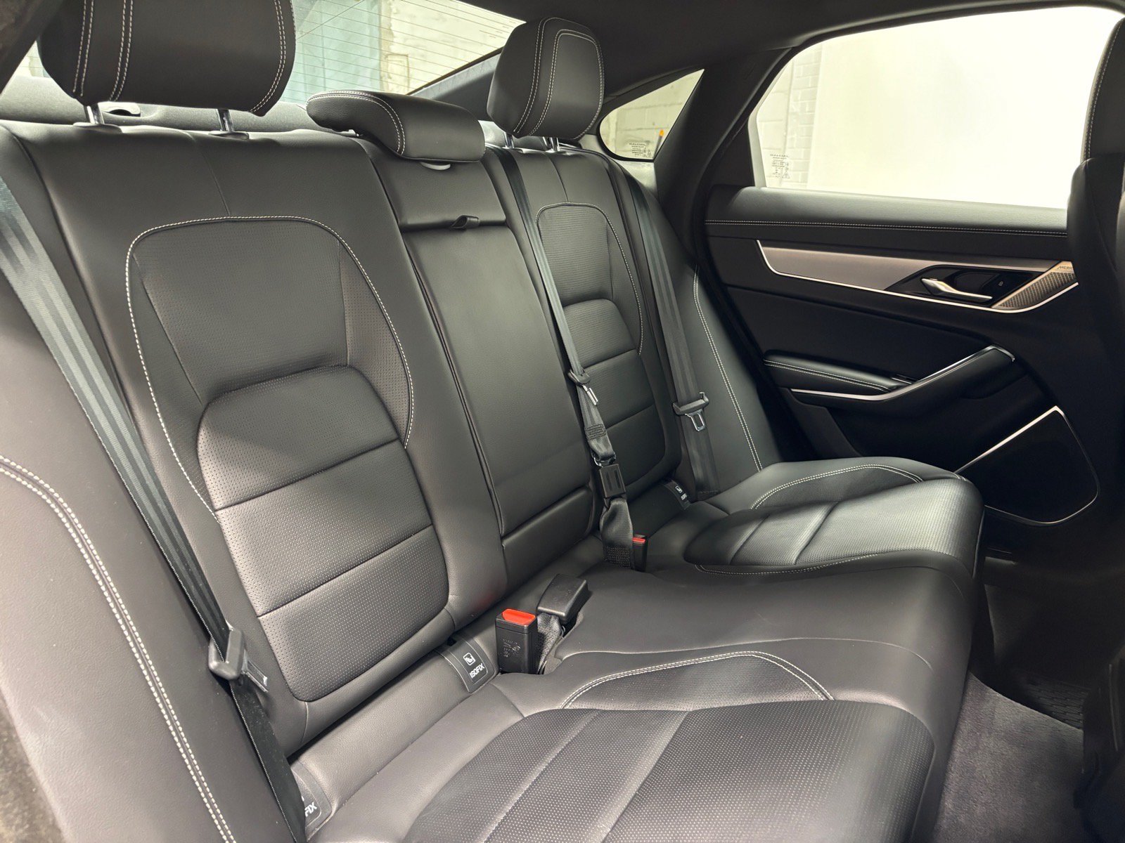Used 2023 Jaguar XF R-Dynamic SE AWD/4WD image 36