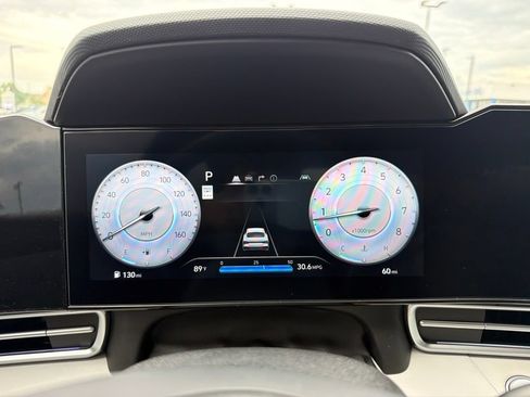 Used 2026 Hyundai Elantra Limited FWD image 17