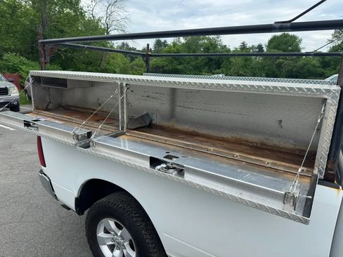 Used 2014 RAM 1500 Classic SLT AWD/4WD image 12