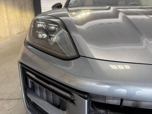 Certified 2026 Porsche Cayenne Turbo AWD/4WD image 14