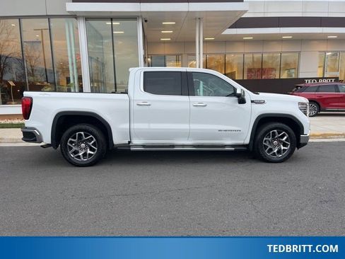 Used 2022 GMC Sierra 1500 SLT w/ SLT Convenience Package image 9