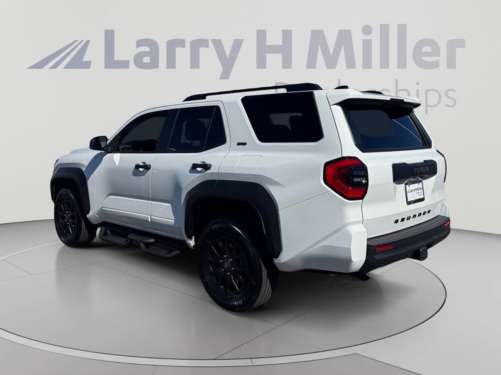 Certified 2025 Toyota 4Runner SR5 AWD/4WD image 3