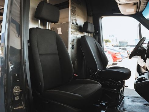 Used 2019 Mercedes-Benz Sprinter 170 image 11