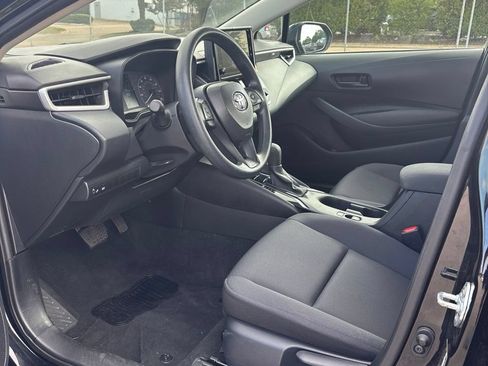 Used 2025 Toyota Corolla LE FWD image 7