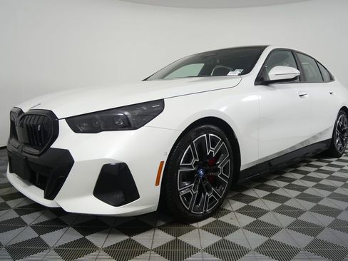 Used 2025 BMW i5 xDrive40 w/ Executive Package image 7