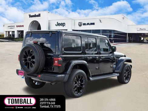 Used 2023 Jeep Wrangler Unlimited Sahara AWD/4WD image 7