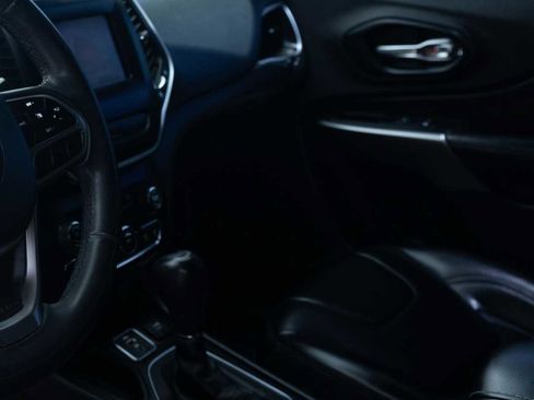 Used 2020 Jeep Cherokee Latitude Plus FWD image 14