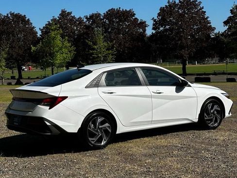 Certified 2025 Hyundai Elantra Sport FWD image 7