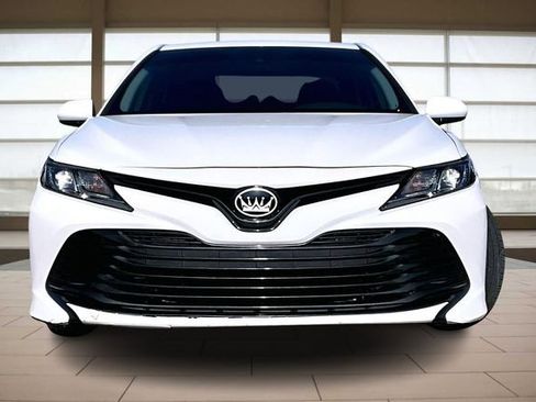 Used 2019 Toyota Camry LE image 3