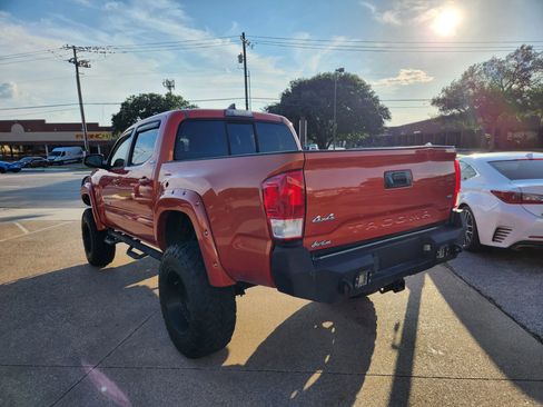 Used 2017 Toyota Tacoma SR5 w/ Tow Package AWD/4WD image 3