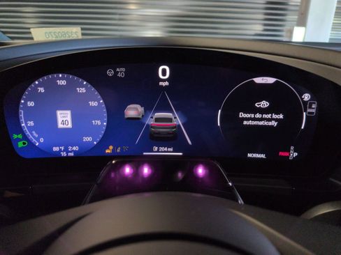 New 2026 Porsche Macan Electric image 17