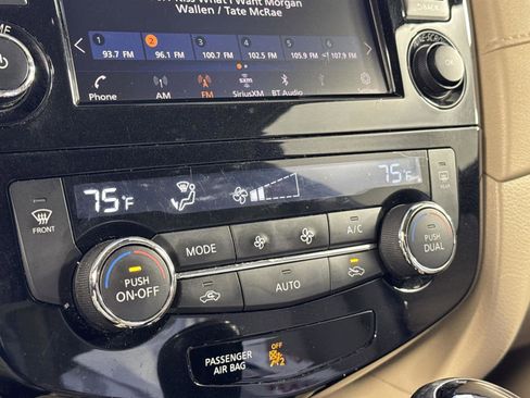 Used 2020 Nissan Rogue SV image 18