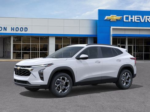 New 2026 Chevrolet Trax LT image 2