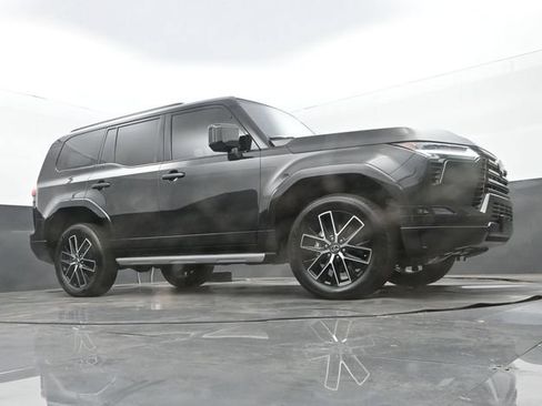 Used 2025 Lexus GX 550 w/ Accessory Package (2T) AWD/4WD image 27