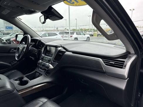 Used 2019 Chevrolet Suburban LT RWD image 17