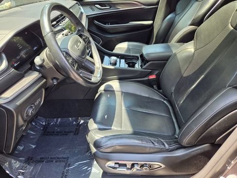 Used 2022 Jeep Grand Cherokee Overland w/ Luxury Tech Group IV RWD image 10