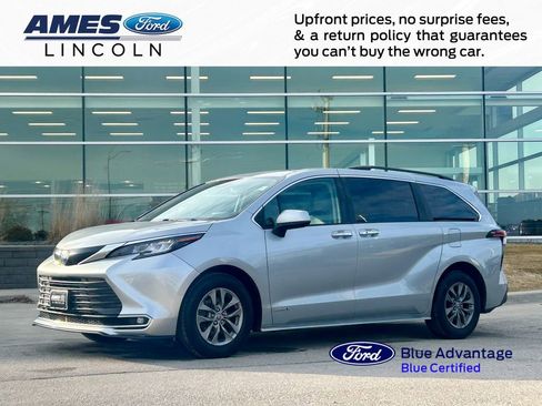 Used 2021 Toyota Sienna XLE image 1