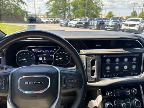 Used 2021 GMC Yukon Denali AWD/4WD image 11