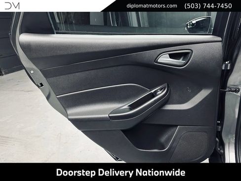 Used 2014 Ford Focus SE w/ SE Winter Package FWD image 25