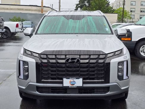 Used 2023 Hyundai Palisade Limited w/ Winter Package AWD/4WD image 2