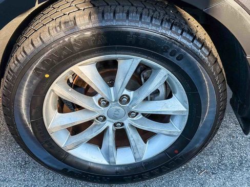 Used 2016 Kia Sorento LX image 11