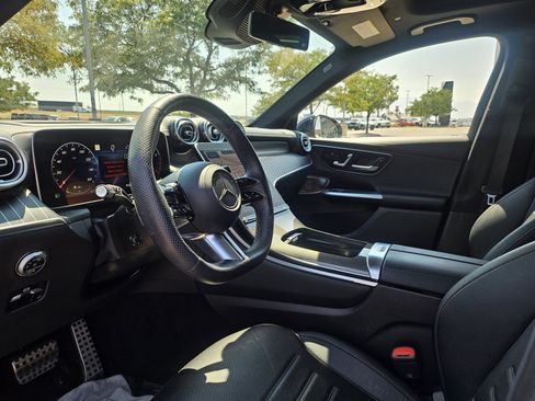 Used 2023 Mercedes-Benz GLC 300 4MATIC image 10