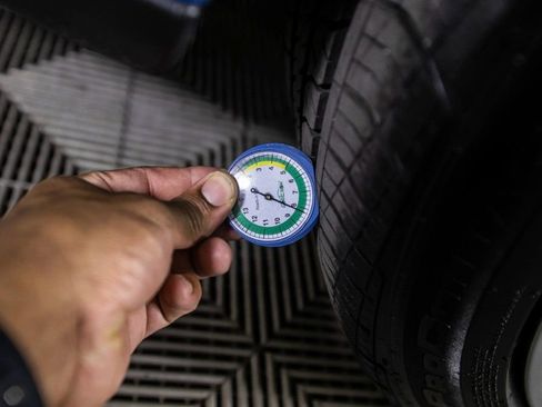 Used 2021 Porsche Taycan 4S w/ Premium Package image 42